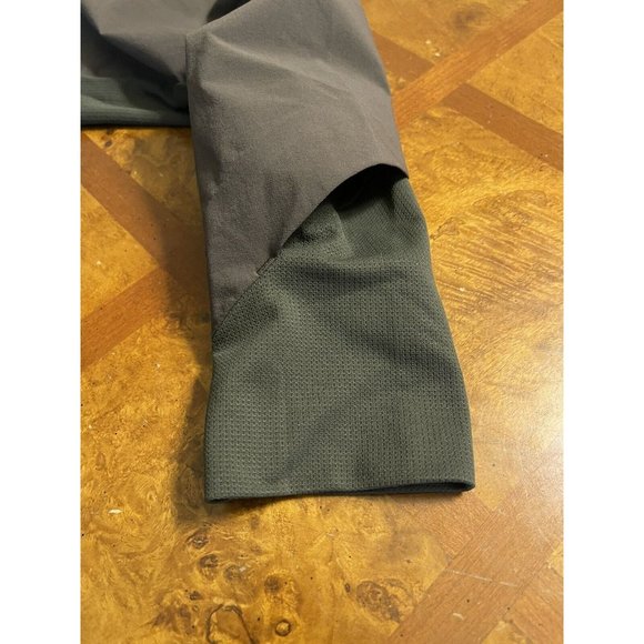 ON CLOUD Women's Running Trail Breaker Jacket Light Weight Pullover Outdoors M - Picture 8 of 9